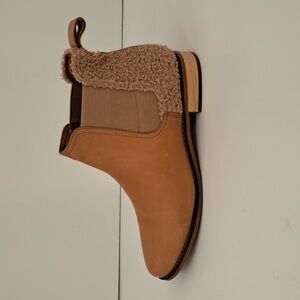 Toms  Ella Chelsea Bootie Honey Leather/Faux Shearling Size 9W